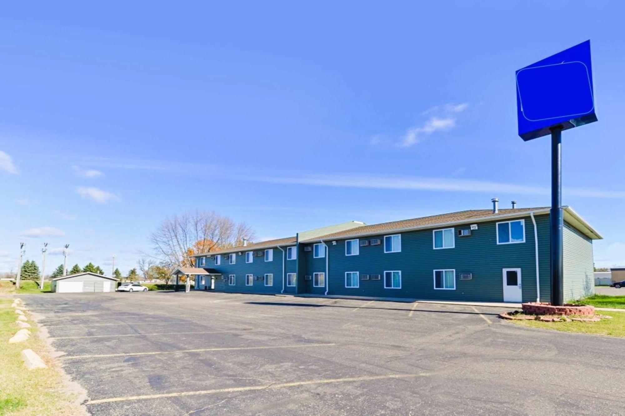 Staples By Oyo At Hwy 10 Mn Hotel