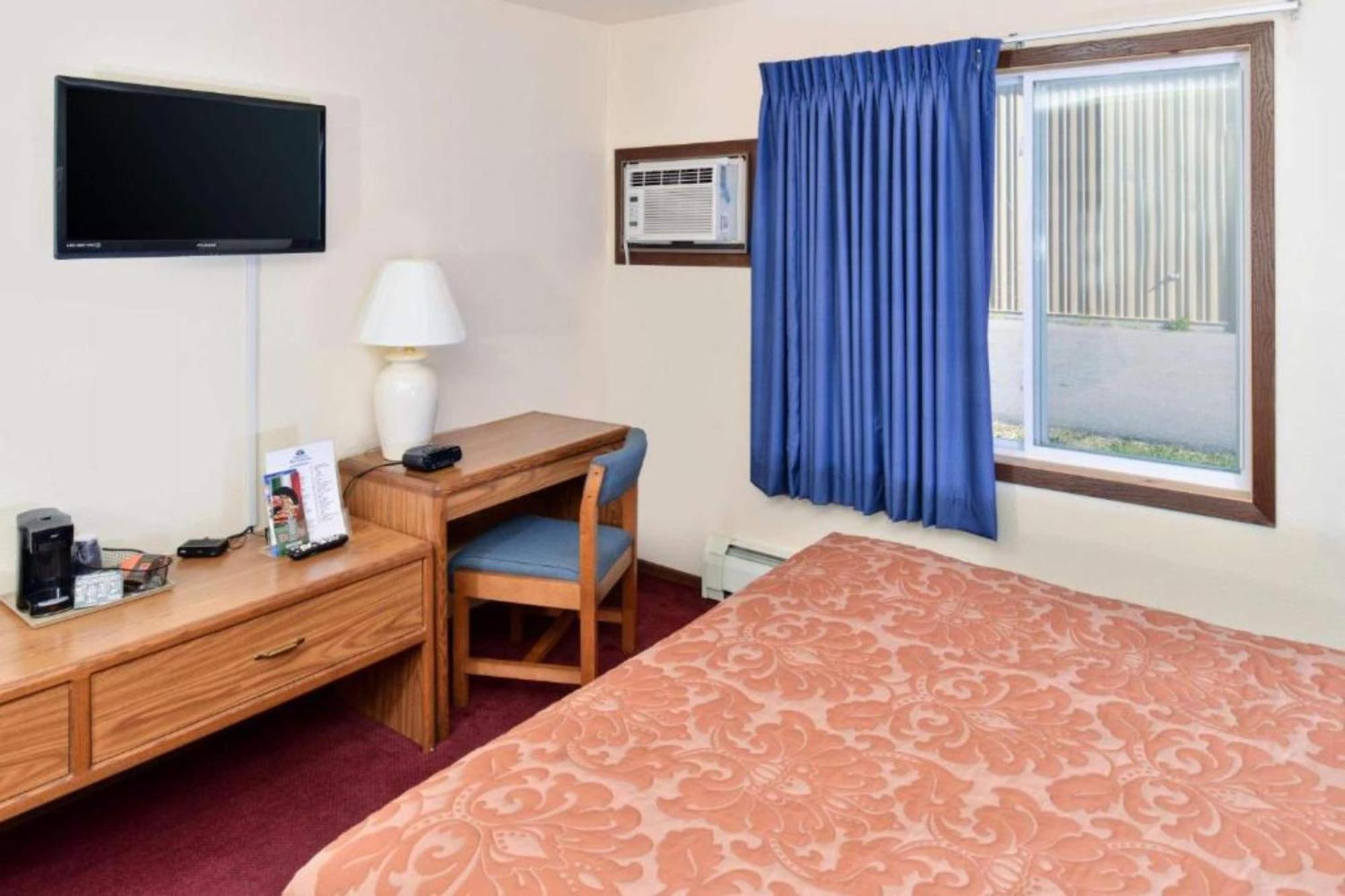 Hotel Staples By Oyo At Hwy 10 Mn
